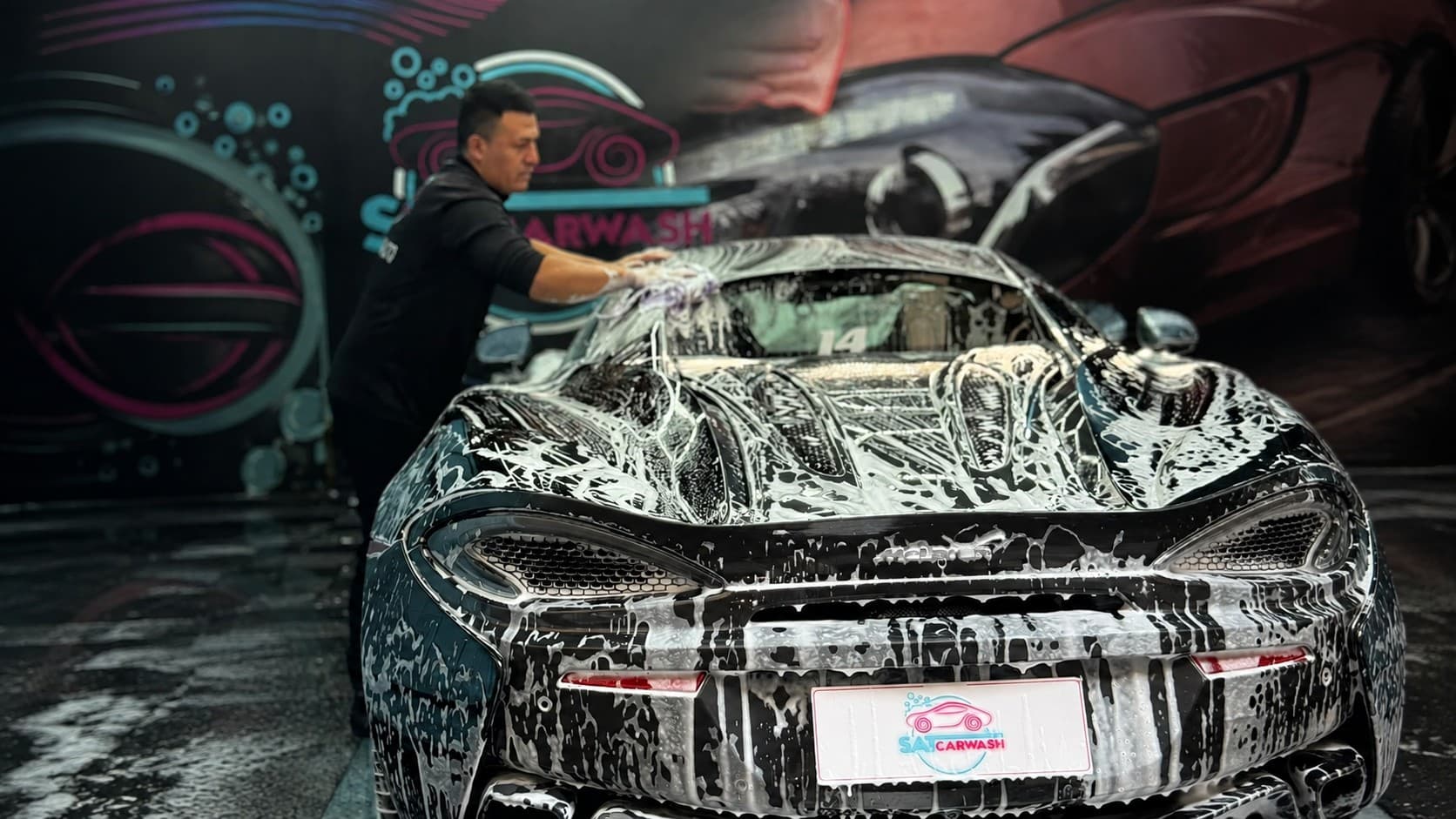 Equipo SAT Car Wash — lavado profesional en Santiago Centro